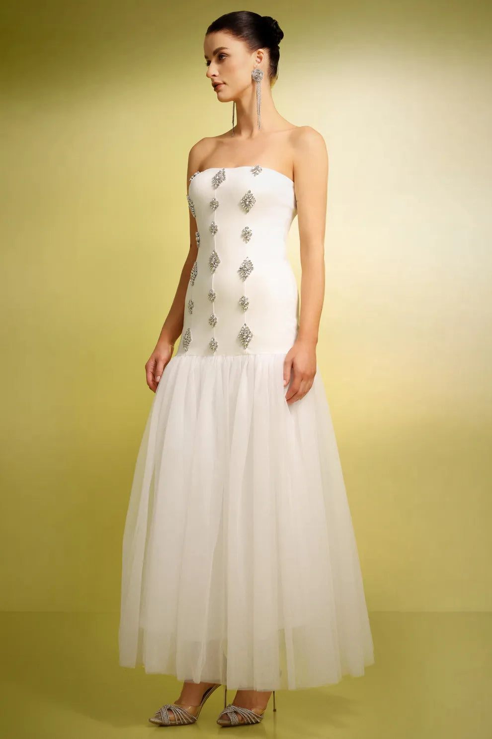 👗la robe sans manches ornée de diamants 👗