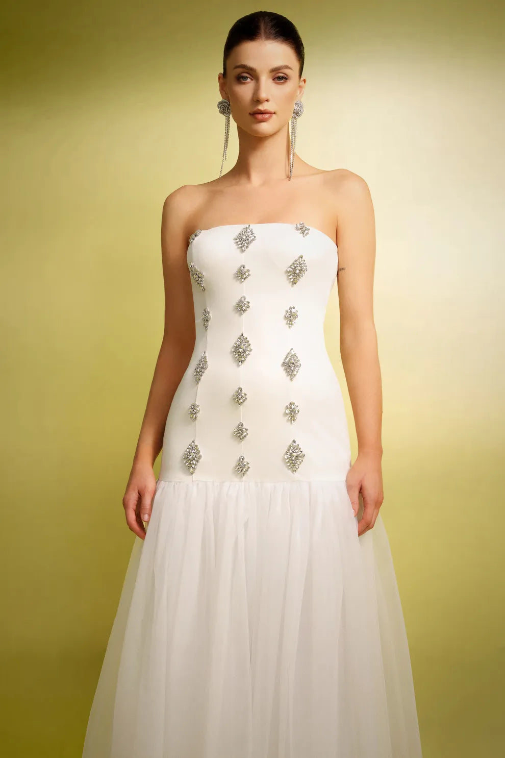👗la robe sans manches ornée de diamants 👗
