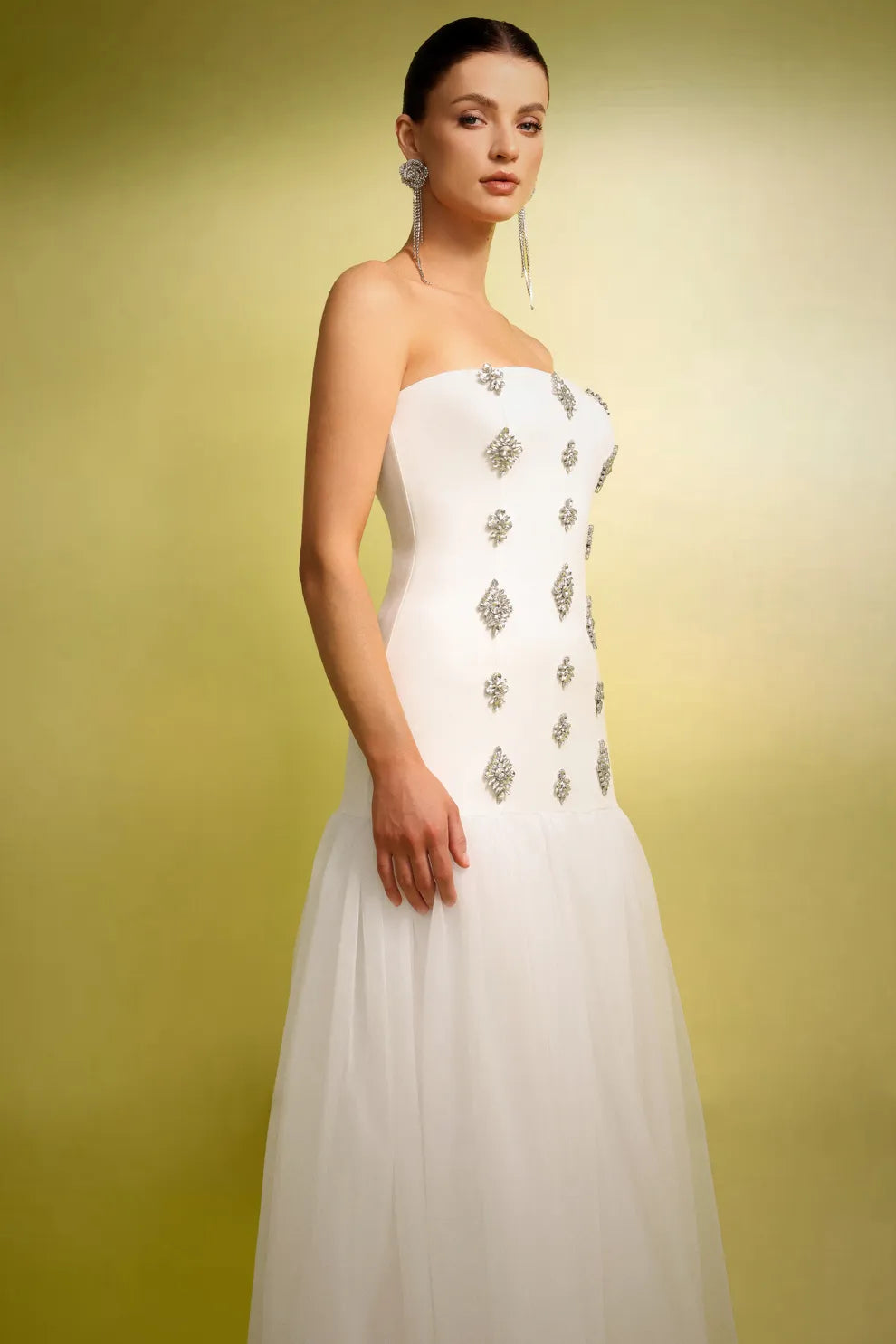 👗la robe sans manches ornée de diamants 👗