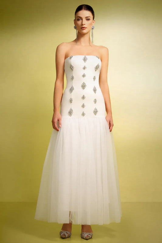 👗la robe sans manches ornée de diamants  👗