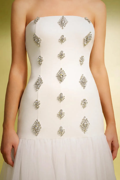 👗la robe sans manches ornée de diamants  👗