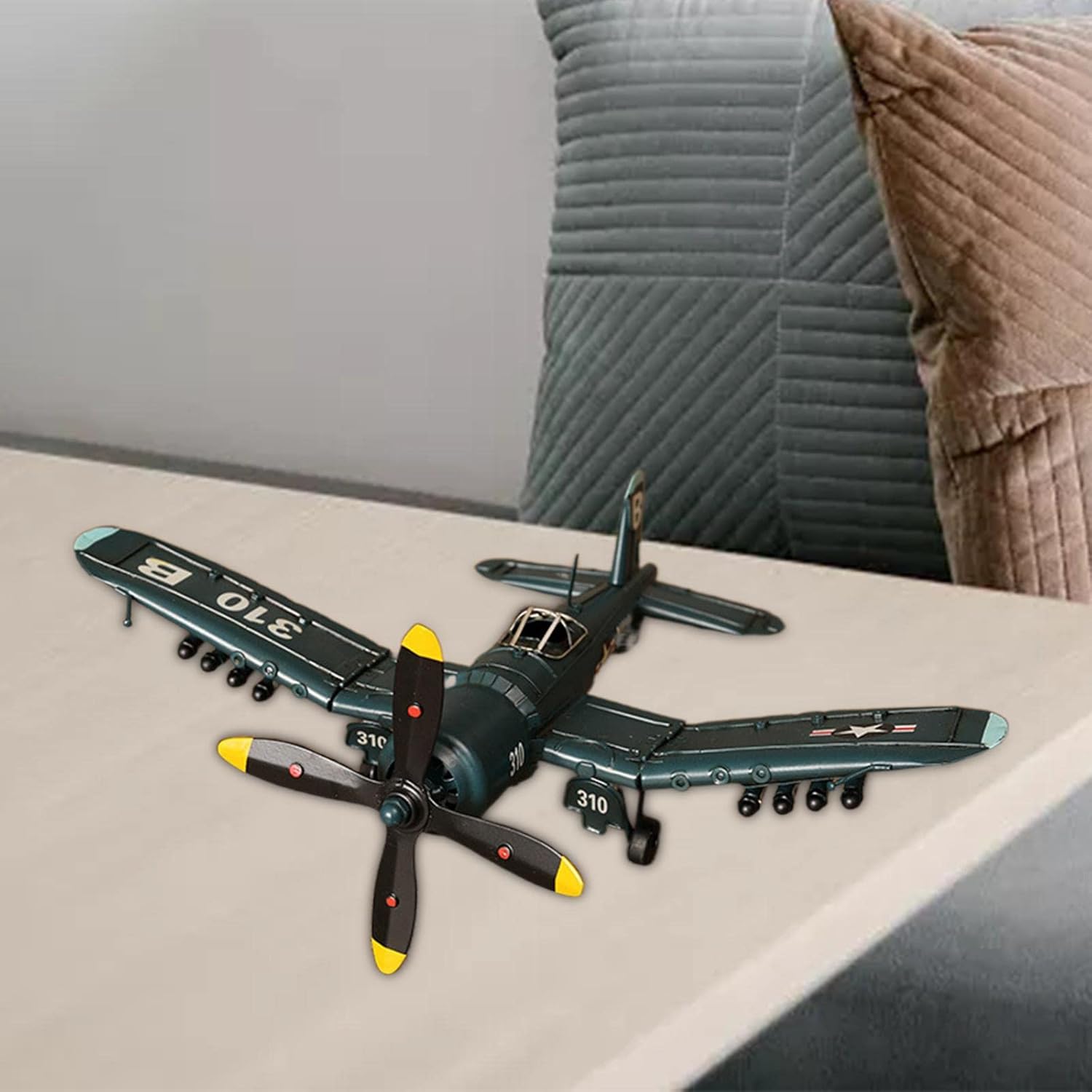 Modèle d'avion en fer rétro de la seconde guerre mondiale, F-4U américain