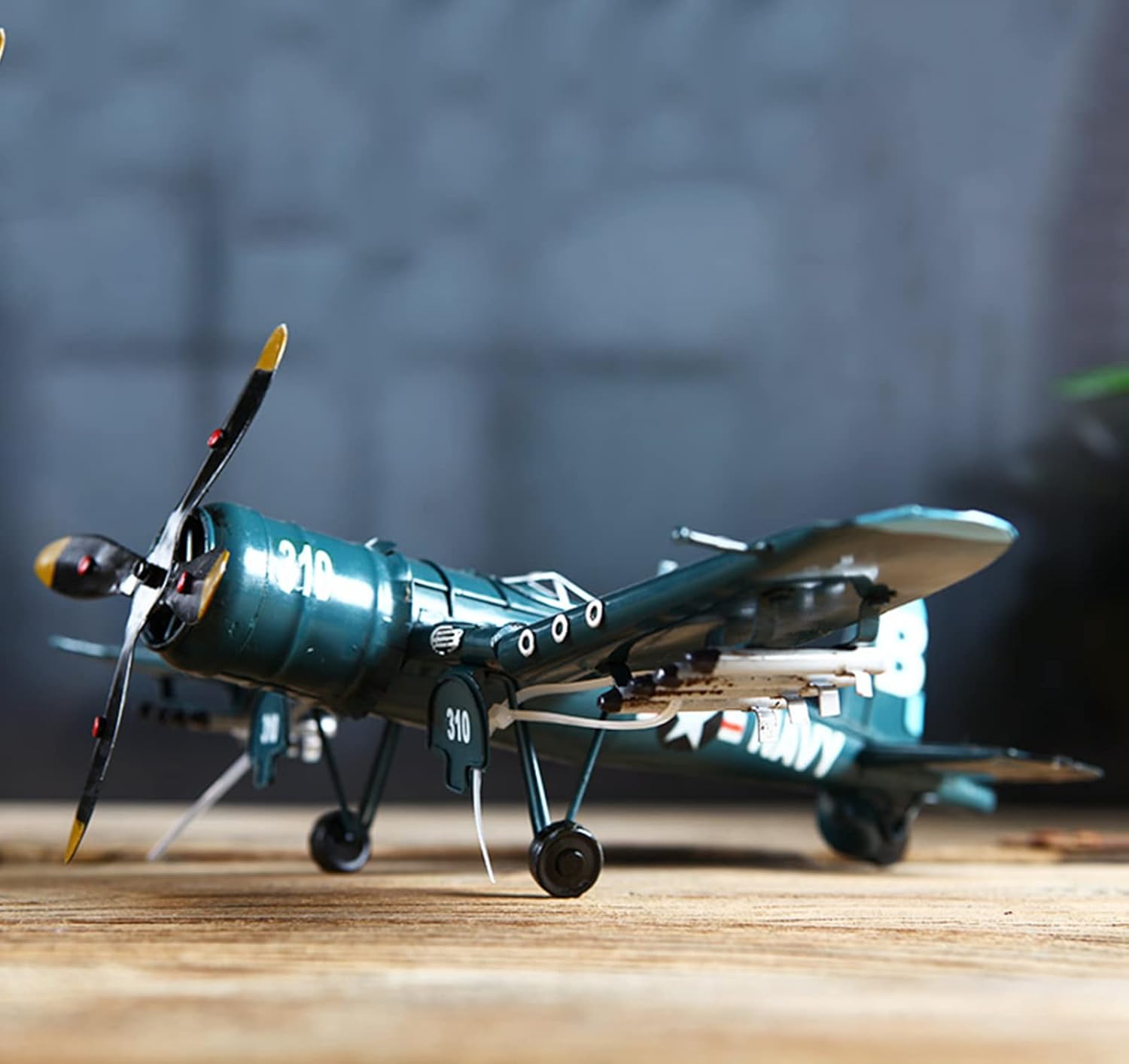 Modèle d'avion en fer rétro de la seconde guerre mondiale, F-4U américain