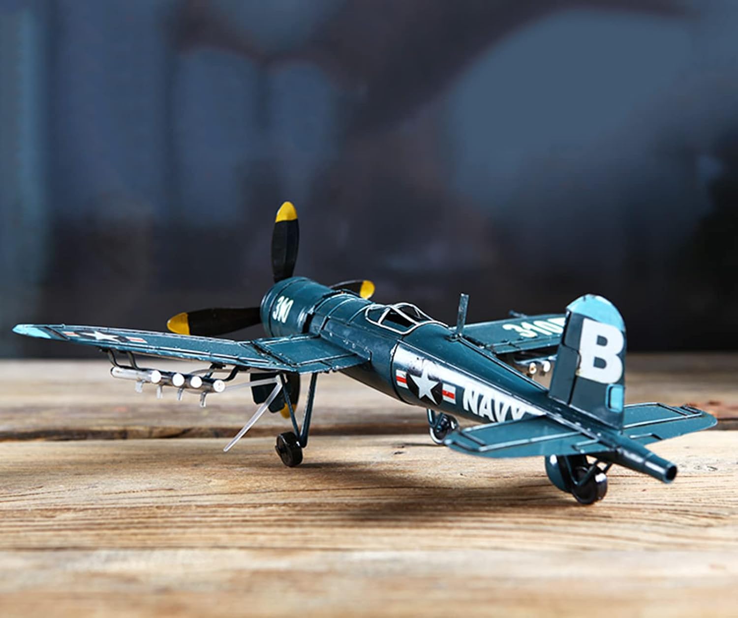 Modèle d'avion en fer rétro de la seconde guerre mondiale, F-4U américain