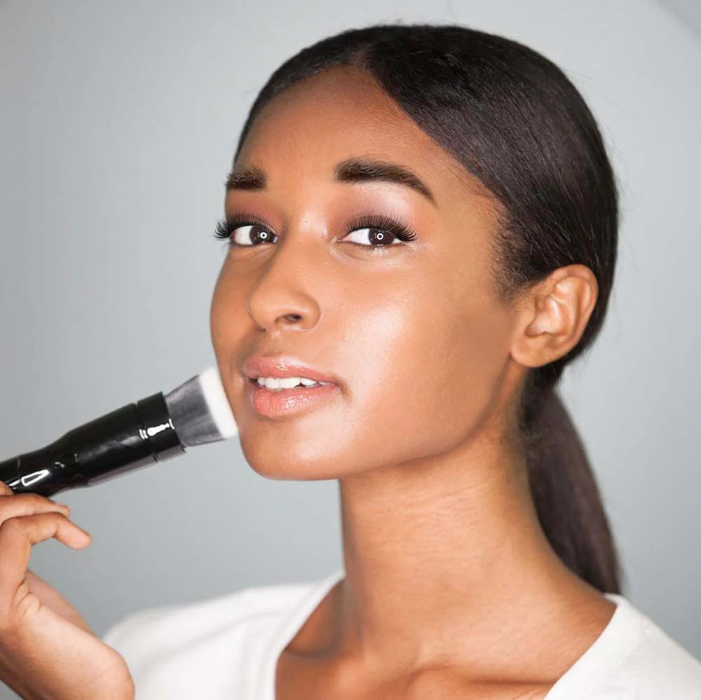 pinceaux maquillage électrique avec têtes rotatives interchangeables.