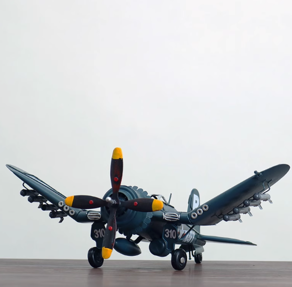 Modèle d'avion en fer rétro de la seconde guerre mondiale, F-4U américain
