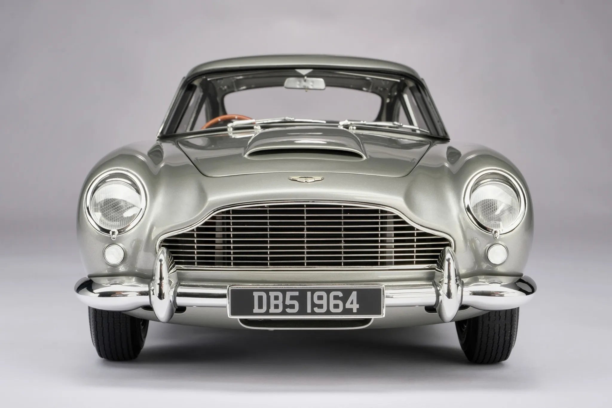Réplique Aston Martin DB5 - Modèle de Collection Prestigieux