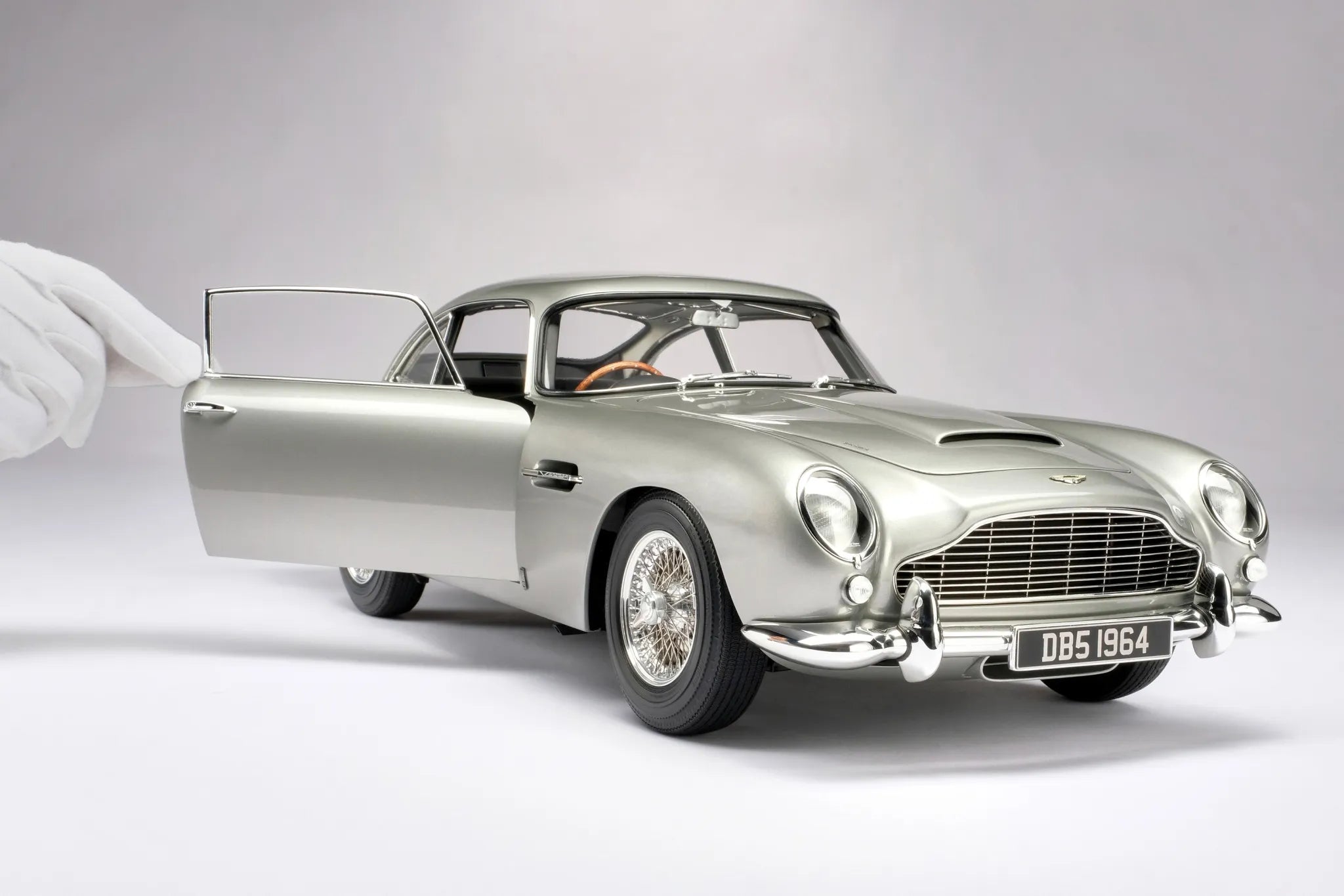 Réplique Aston Martin DB5 - Modèle de Collection Prestigieux