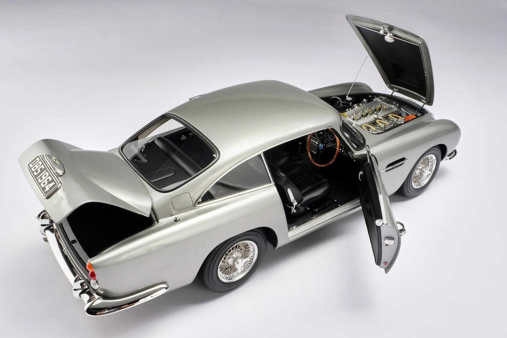 Réplique Aston Martin DB5 - Modèle de Collection Prestigieux