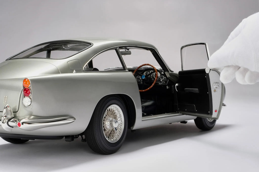 Réplique Aston Martin DB5 - Modèle de Collection Prestigieux