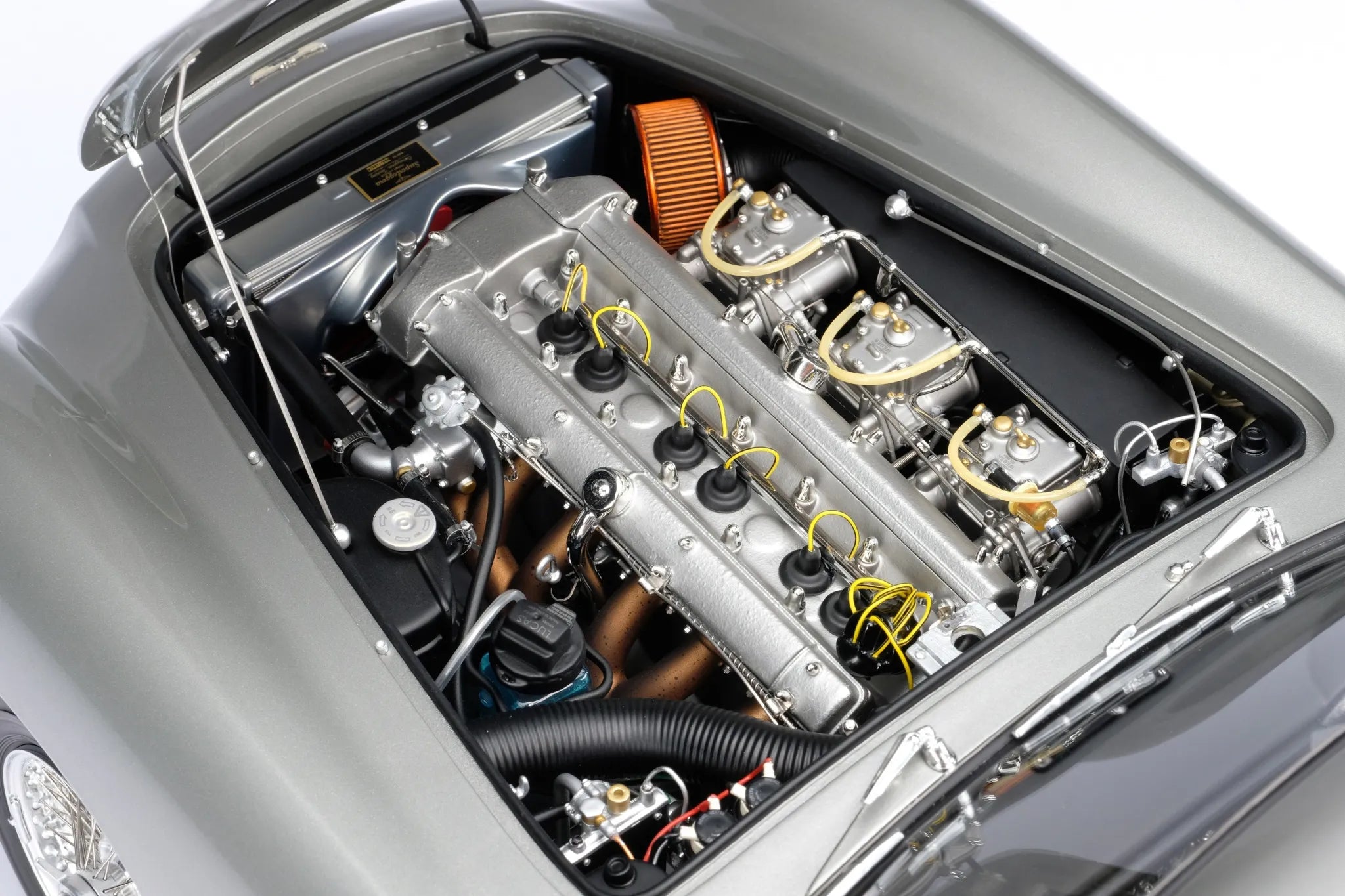 Réplique Aston Martin DB5 - Modèle de Collection Prestigieux