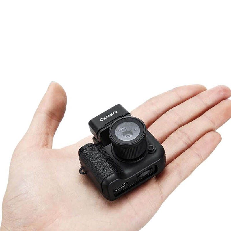 Un mini appareil photo qui capture des souvenirs rétro avec une Carte mimoire